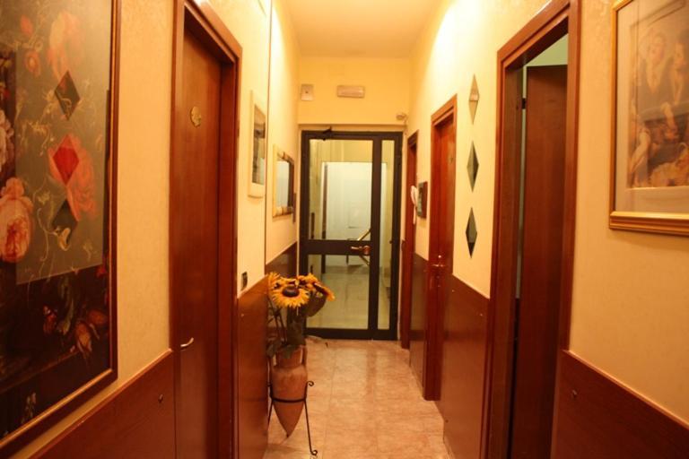 Yiennese Two Bed & Breakfast Rome Exterior photo